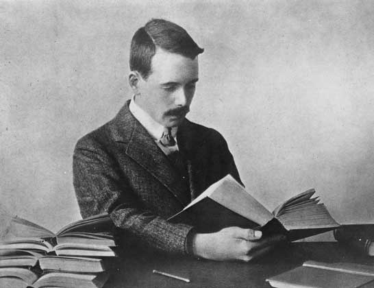 Historical photograph portrait of Henry Moseley.