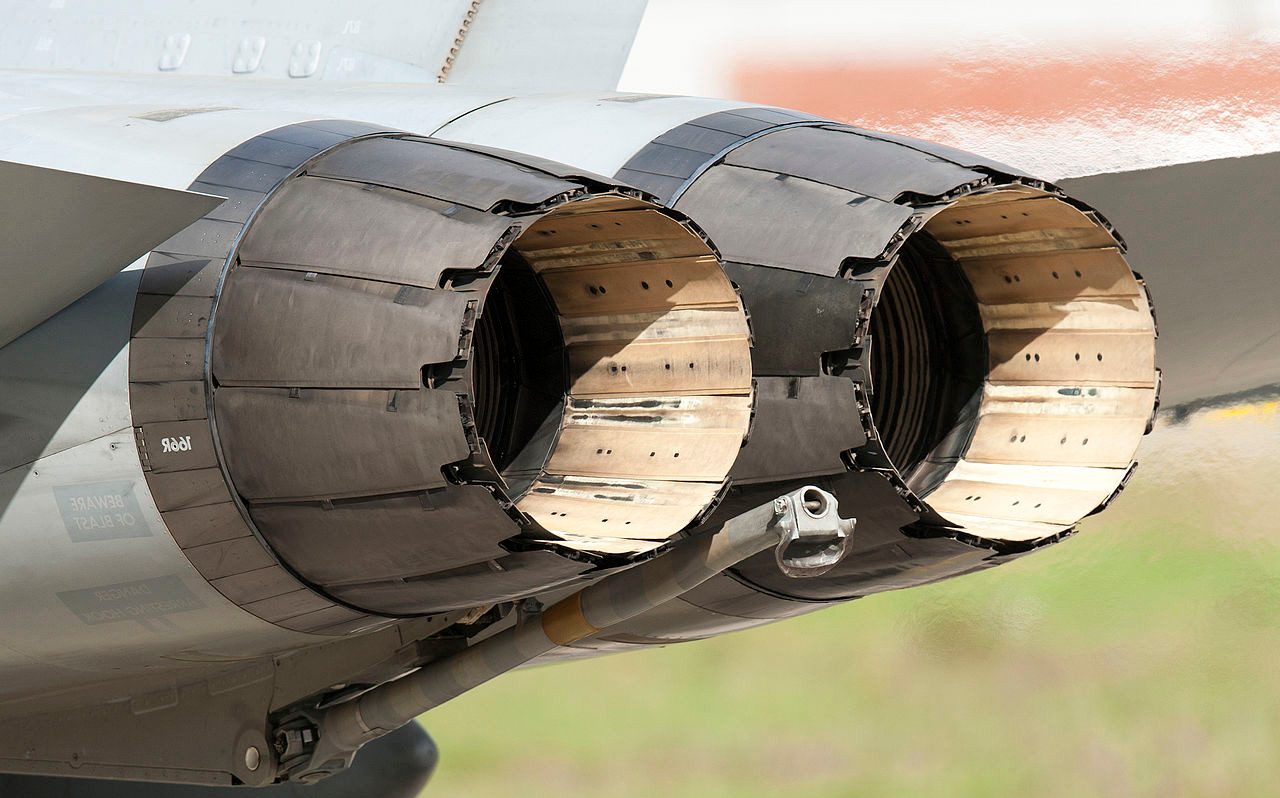 The nozzles of two General Electric f404 engines equipping a fighter aircraft. The geometry of the nozzle (not covered in this book) is programmed to adapt to the engine mass flow and whether or not afterburning is used.