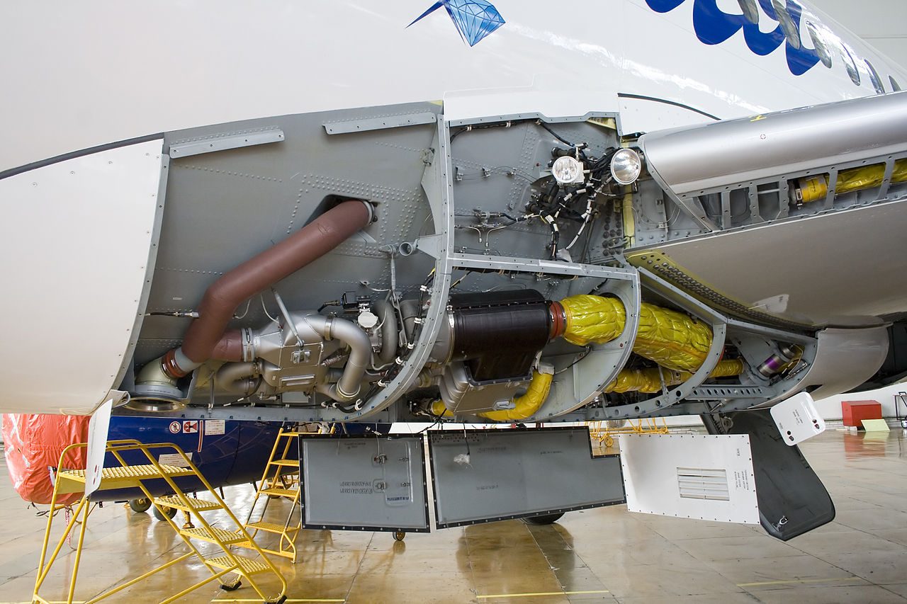 Air pack positioned at the wing root of a Sukhoi SuperJet SSJ100