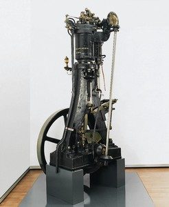 The second prototype developed at man by Rudolf Diesel, and the first to operate independently, in February 1894. It has only one cylinder with a diameter of $22 cm$, and the direct fuel injection is done by a compressed air circuit. The engine is now exhibited at the headquarters of the man company.