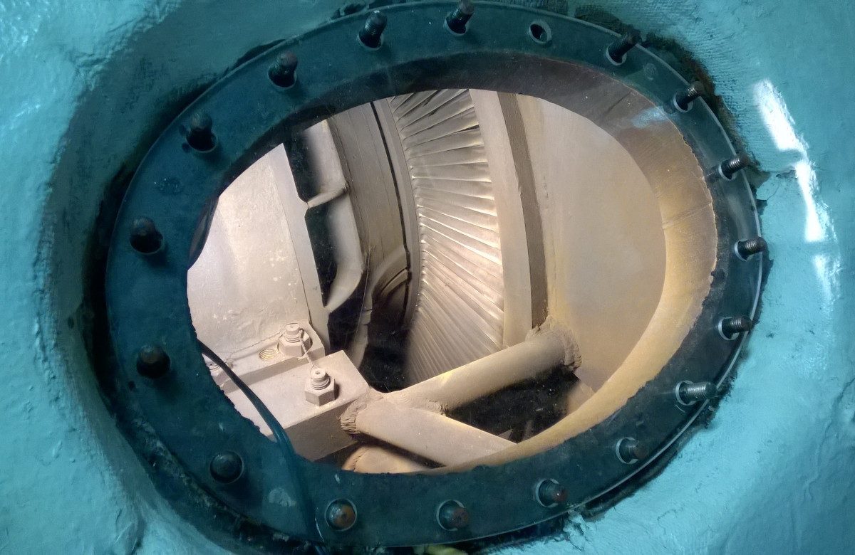 Inspection window of one of the low-pressure turbines (power approximately 25 MW) of the aircraft carrier USS Hornet launched in 1943.